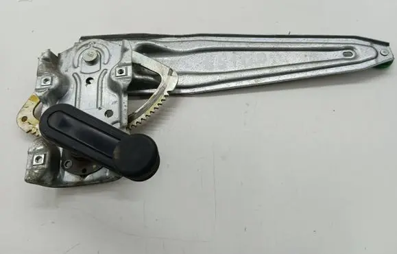 Rear door manual window regulator