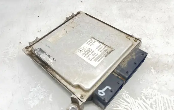 Mercedes-Benz C W204 Engine ECU kit and lock set A6511500126 A2075450108