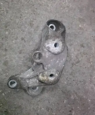 Opel Meriva A Gearbox mounting bracket 13109198