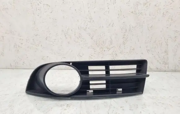 Volkswagen Touran I Front bumper lower grill 1T0853665A