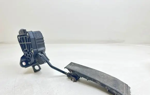 Honda Accord Accelerator throttle pedal 1988007710