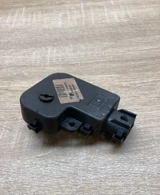 Renault Espace IV Air flap motor/actuator 7701206538