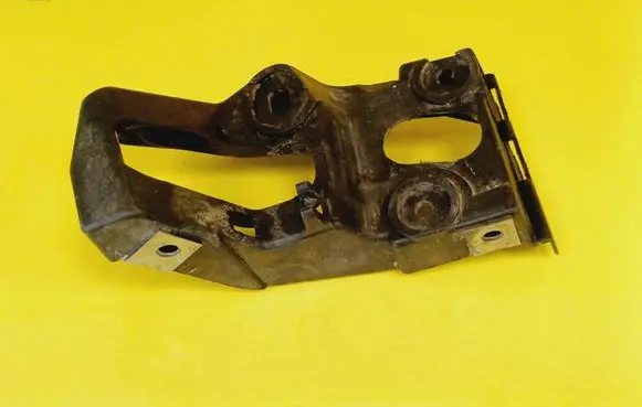 Fender mounting bracket