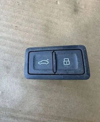 Tailgate opening switch