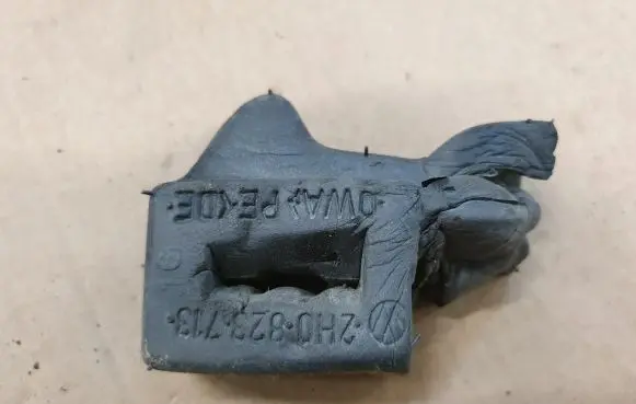 Volkswagen Amarok Engine hood trim 2H0823713