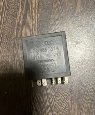 Volkswagen PASSAT B7 Other relay 4B0955531A