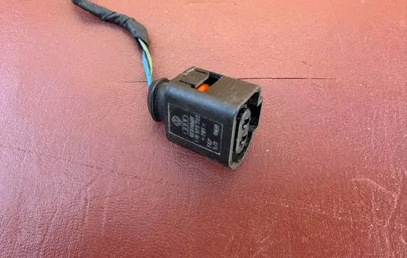 Volkswagen Polo IV 9N3 Windscreen/windshield washer pump 1J0973722