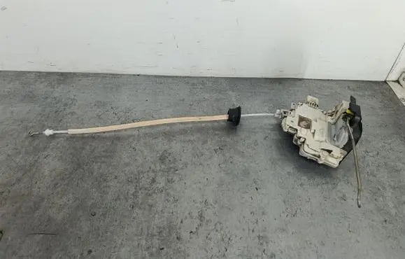 Audi A3 S3 8P Front door lock