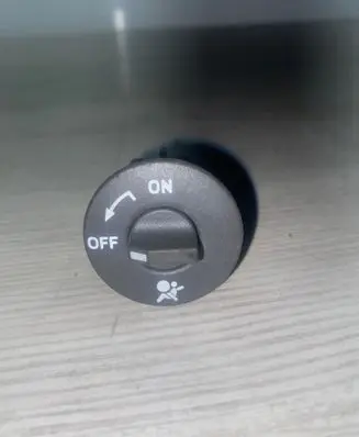 Passenger airbag on/off switch