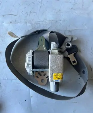 Toyota Prius (NHW20) Front seatbelt 7L8220P 042796