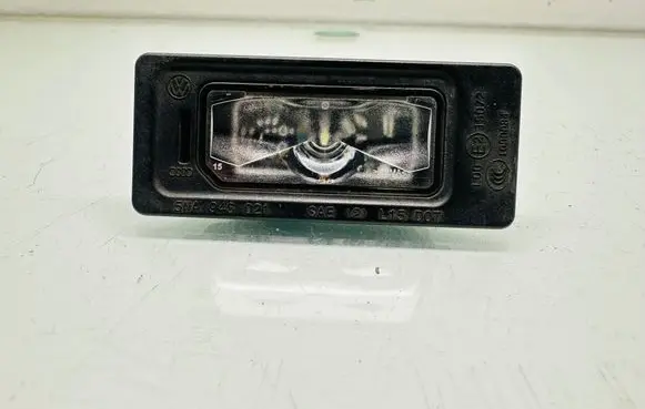 Volkswagen Touran III Number plate light 5NA943021