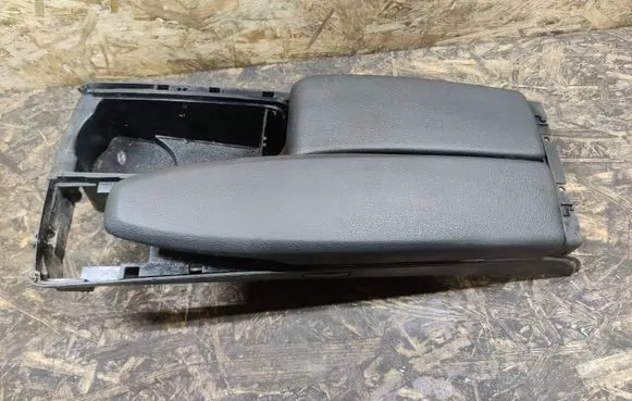 Mercedes-Benz C W204 Armrest A2046800639