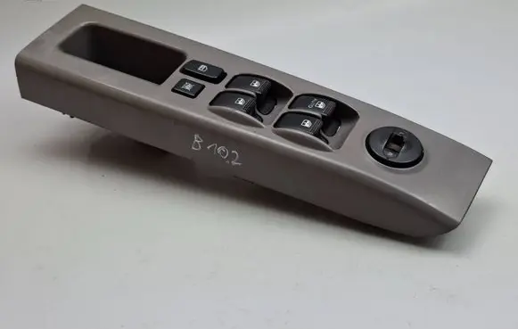 KIA Sorento Front door interior handle trim 478490B