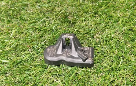 BMW 3 F30 F35 F31 Tire pressure sensor 6874830 687483001