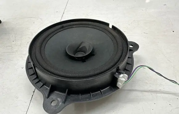 Nissan Leaf II (ZE1) Rear door speaker 28156BR00A
