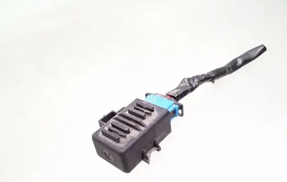 Volkswagen Caddy Seat heating relay 5K0959772A