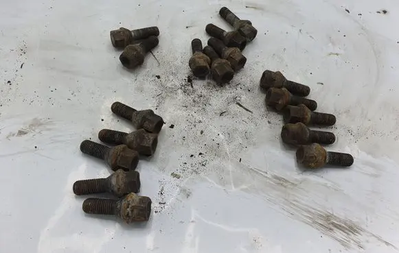 BMW 3 E46 Nuts/bolts NOCODE