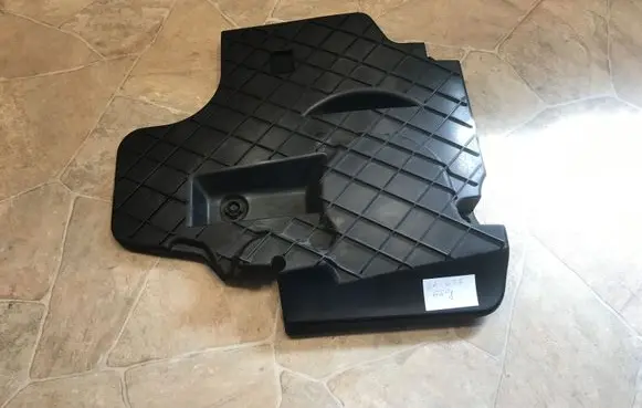 Mercedes-Benz C W204 Timing belt guard (cover) A6510100175