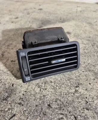 Toyota Corolla Verso E121 Dashboard side air vent grill/cover trim TS0P5