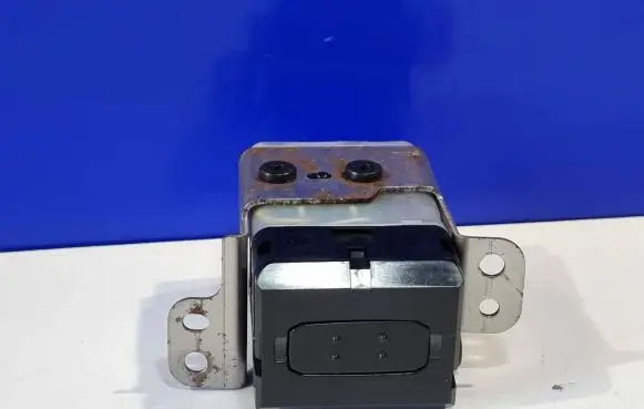 Engine start stop button switch