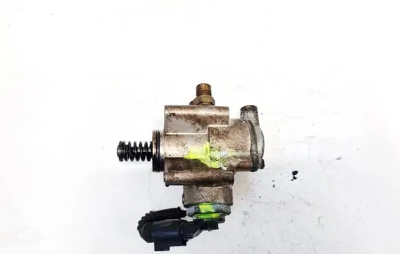 Audi A6 S6 C6 4F Fuel injection high pressure pump 06E127025