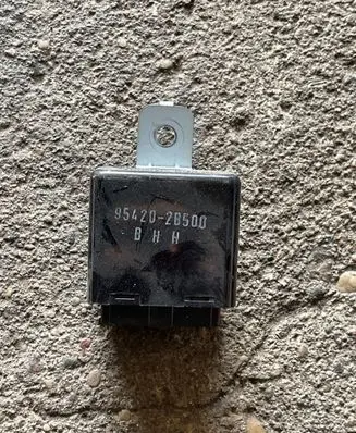 Hyundai Santa Fe Window wiper relay 954202B500