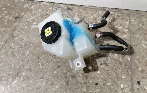 Lexus NX Brake fluid reservoir 