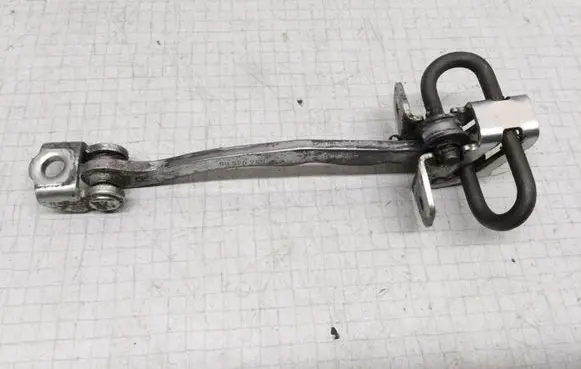 Opel Astra G Front door check strap stopper 90520759