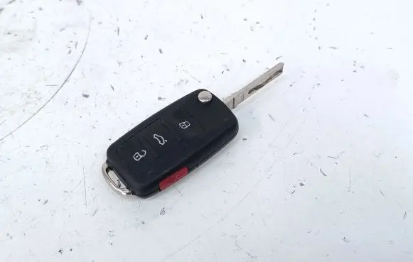 Volkswagen Jetta VI Ignition key/card 5K0837202AK