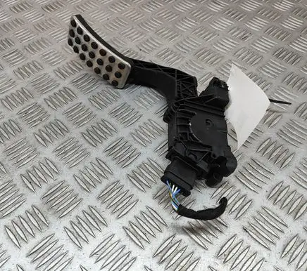 Mercedes-Benz CLA C118 X118 Accelerator throttle pedal A1773002100