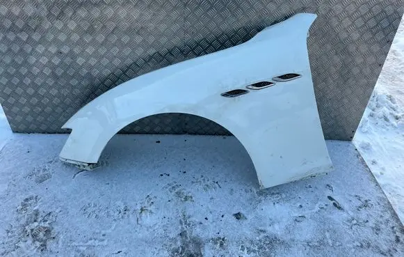 Maserati Ghibli Fender 