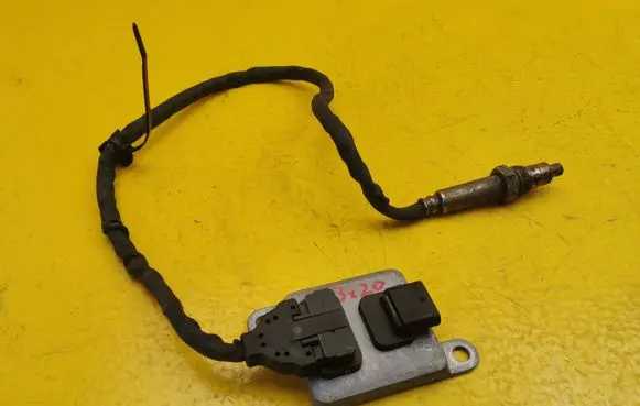 Mercedes-Benz C W205 Lambda probe sensor A0009050108