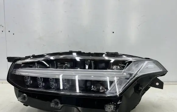 Volvo XC90 Headlight/headlamp 31655171