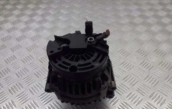 Dacia Sandero Generator/alternator 8200660040-A