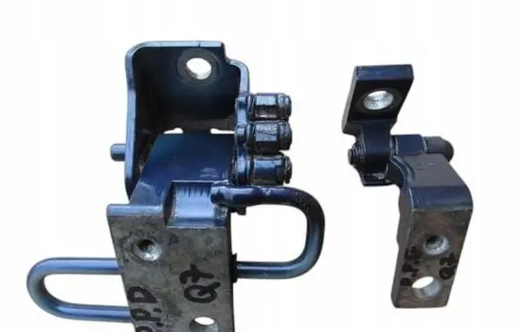 Audi Q7 4L Front door lower hinge 