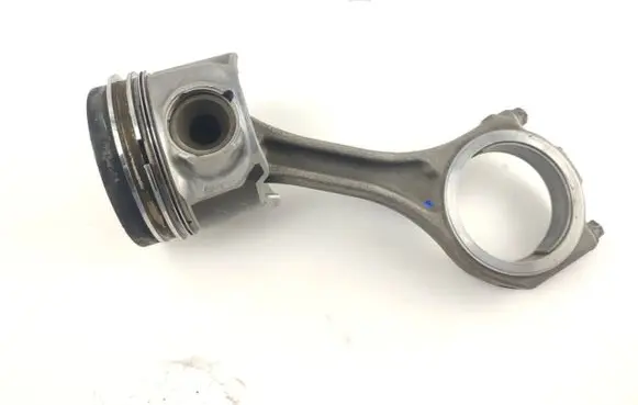 Audi A4 S4 B5 8D Piston 
