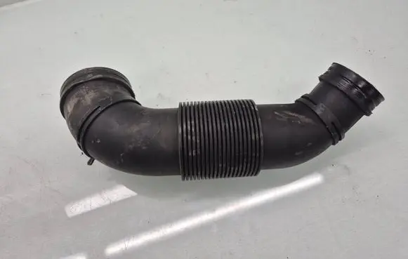 Air intake hose/pipe