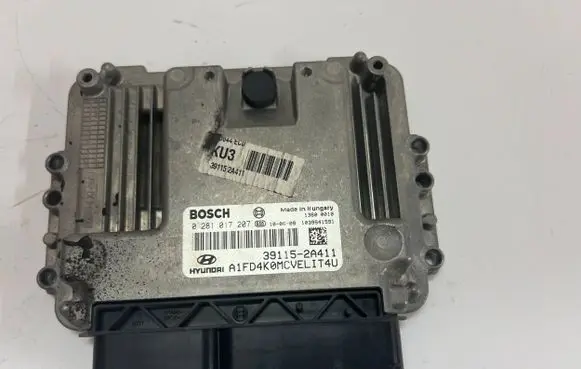 Hyundai i30 Engine control unit/module 0281017207 391152A411