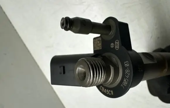 BMW X5 E70 Fuel injector 7805428
