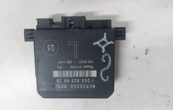 Mercedes-Benz C W203 Door control unit/module 2038206526 351369