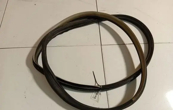 Opel Astra H Rubber seal front coupe door 