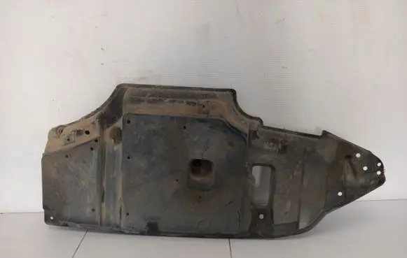 Center/middle under tray cover