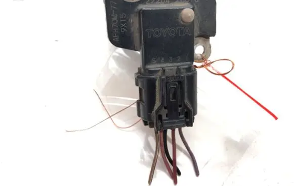 Toyota Avensis T270 Mass air flow meter 22204-26010