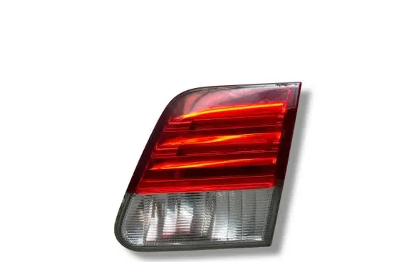 Toyota Avensis T270 Tailgate rear/tail lights