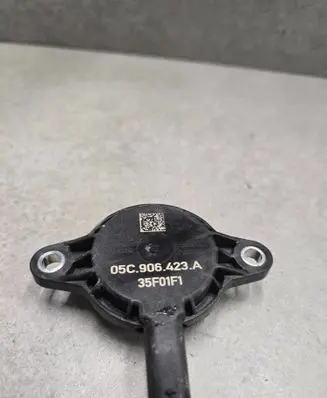 Volkswagen Polo VI Camshaft speed sensor 05C906423A