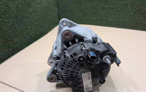 Renault Trafic III (X82) Generator/alternator 231008648R FG18T191