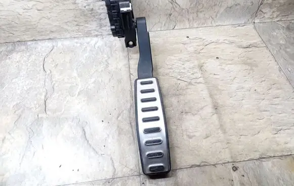 Porsche Cayenne (9PA) Accelerator throttle pedal 7L0723507 6PV00802624