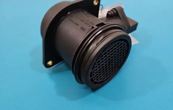 Volkswagen PASSAT B5.5 Mass air flow meter 0280218063 IMPRK1557266