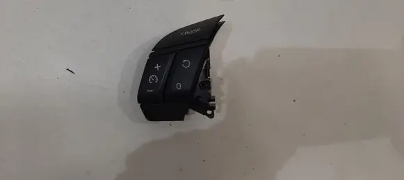 Volvo XC90 Steering wheel buttons/switches 8685478