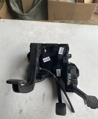 Peugeot Boxer Clutch pedal 25863700